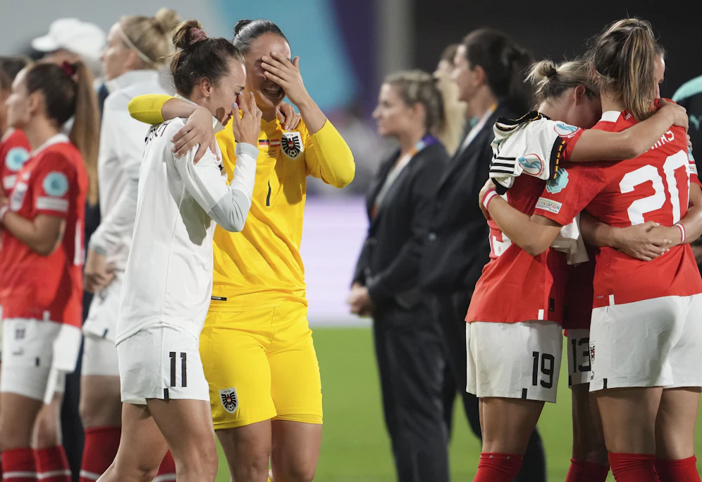 Bei Österreichs Damen flossen nach dem Viertelfinal-Aus bittere Tränen. 