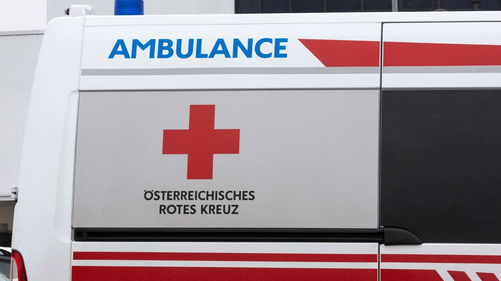 Mindestens 20 der derzeit 350 Standorte des Roten Kreuzes sollen weltweit geschlossen werden.