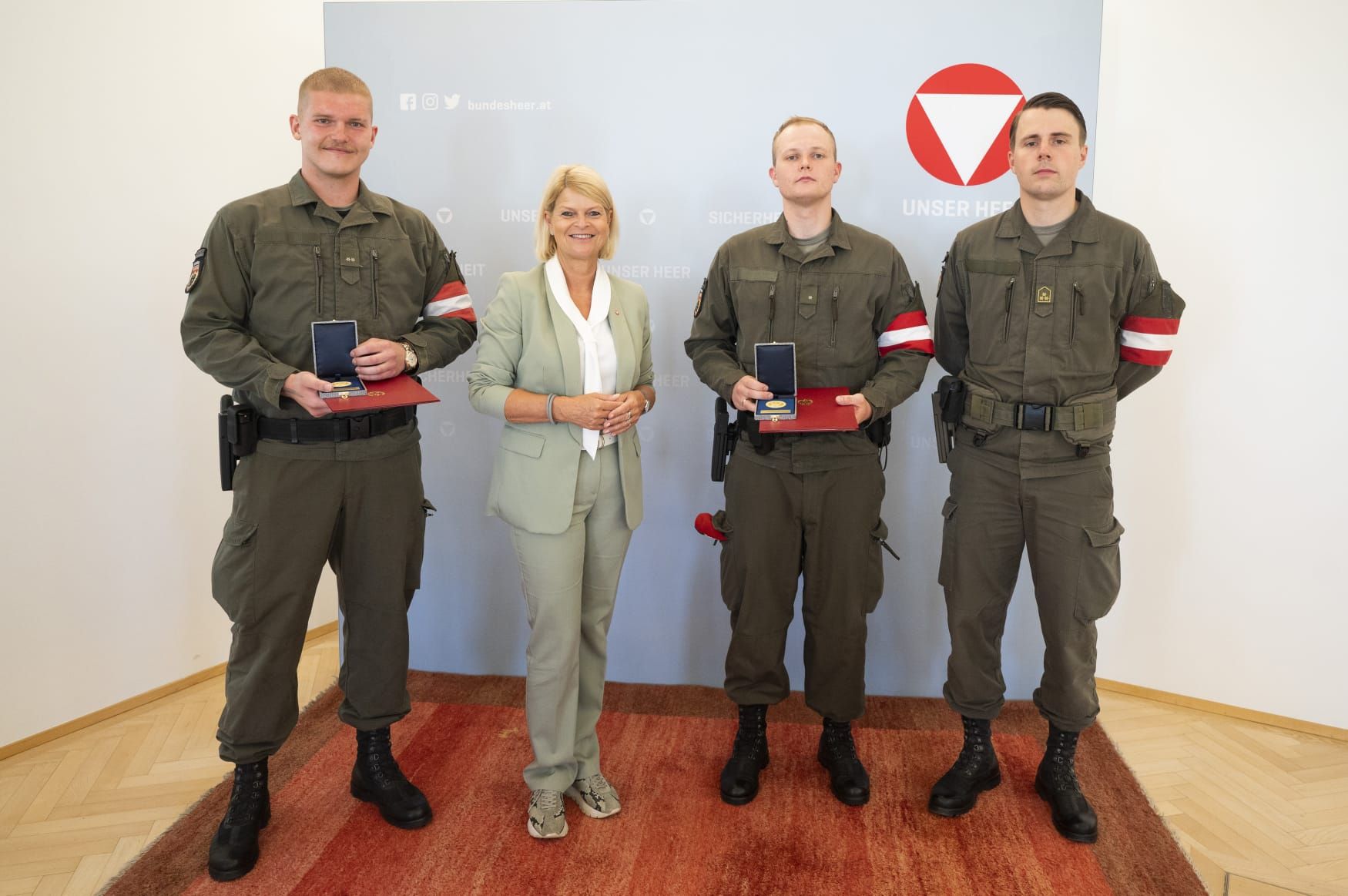 Ministerin Tanner zeichnete die Lebensretter aus.