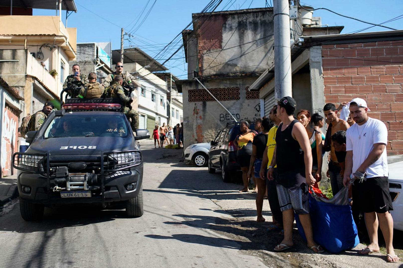 Erneut sind bei einer Razzia in einer von Rios Favelas unzählige Menschen getötet worden. 