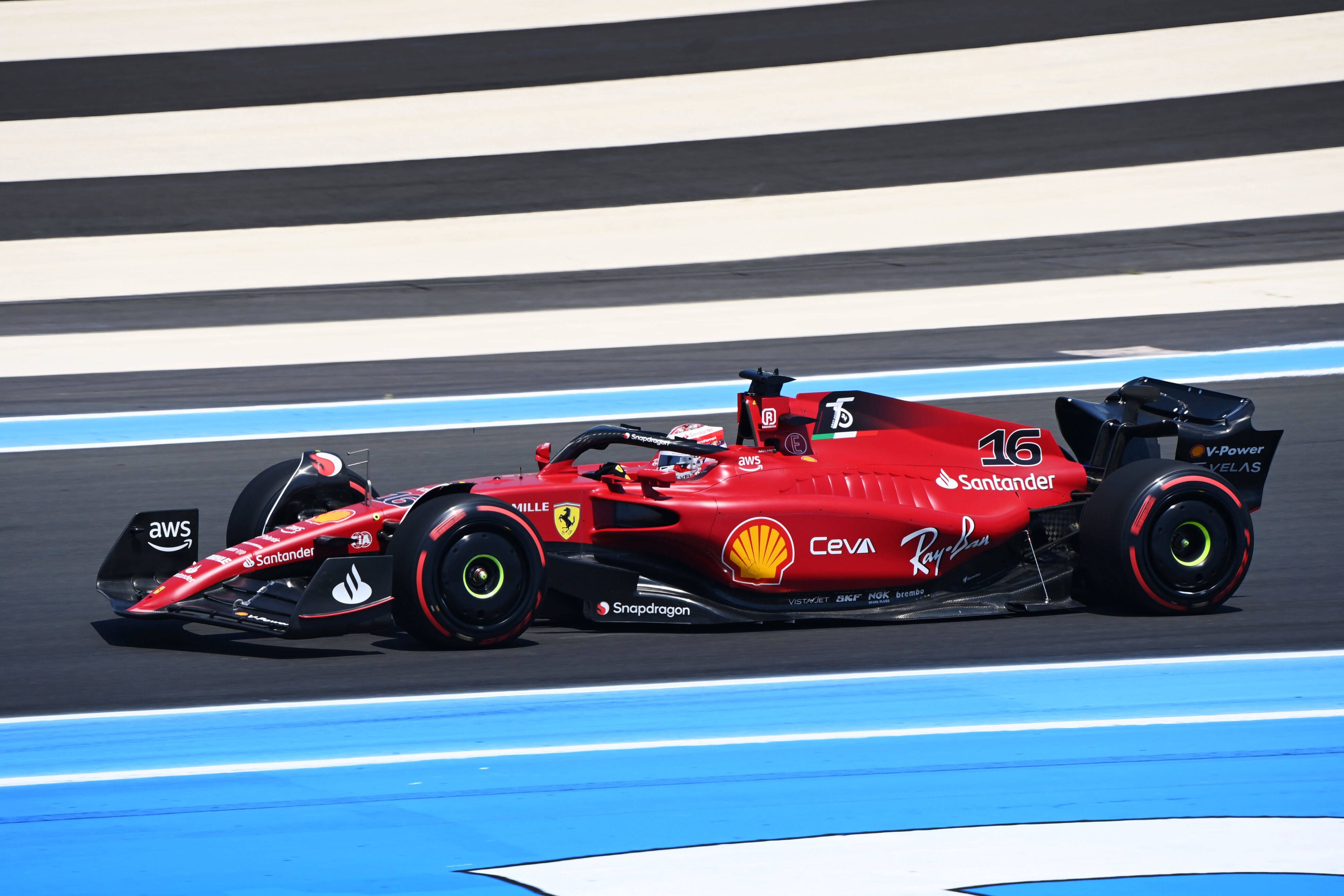 Charles Leclerc auf der Rennstrecke von Paul Ricard. 
