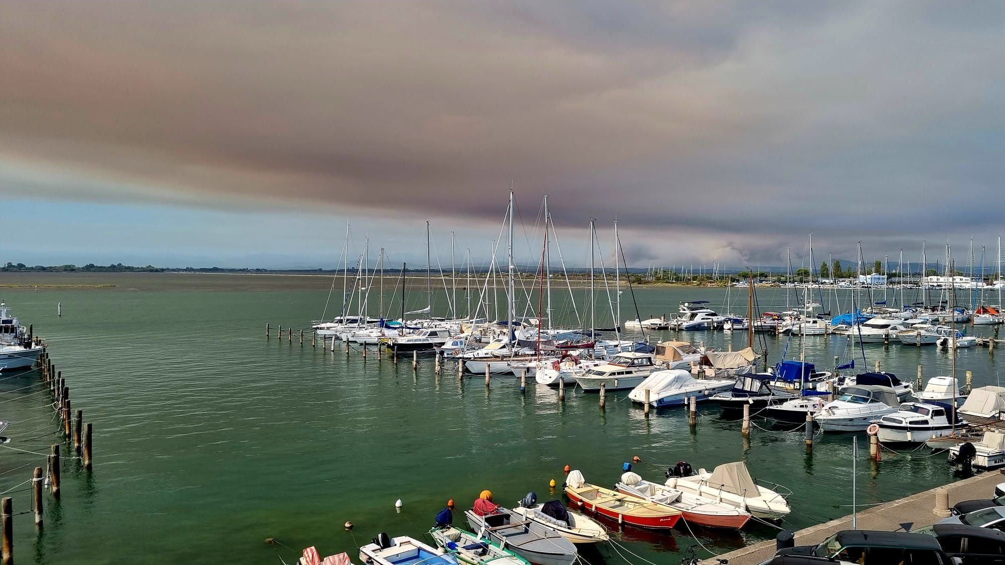 Die Rauchwolken in Grado ließen die Niederösterreicher nur erahnen, wie schlimm es am Folgetag werden sollte.