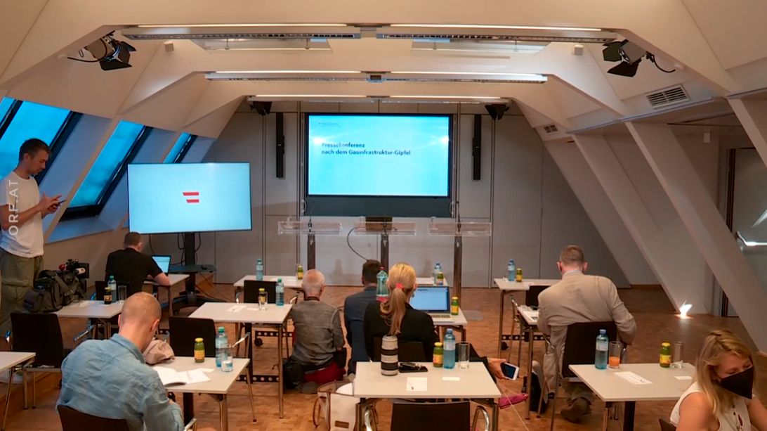 Warten auf Gewessler &amp; Kocher: Die Minister kamen zu spät zur eigenen Pressekonferenz. Kein Einzelfall.