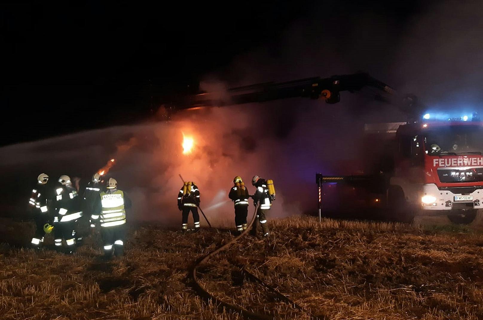 ... führte zum Brand eines Strohballenlagers in Rabesreith.