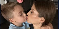 Cathy Hummels küsst ihren Sohn und bekommt Shitstorm ab