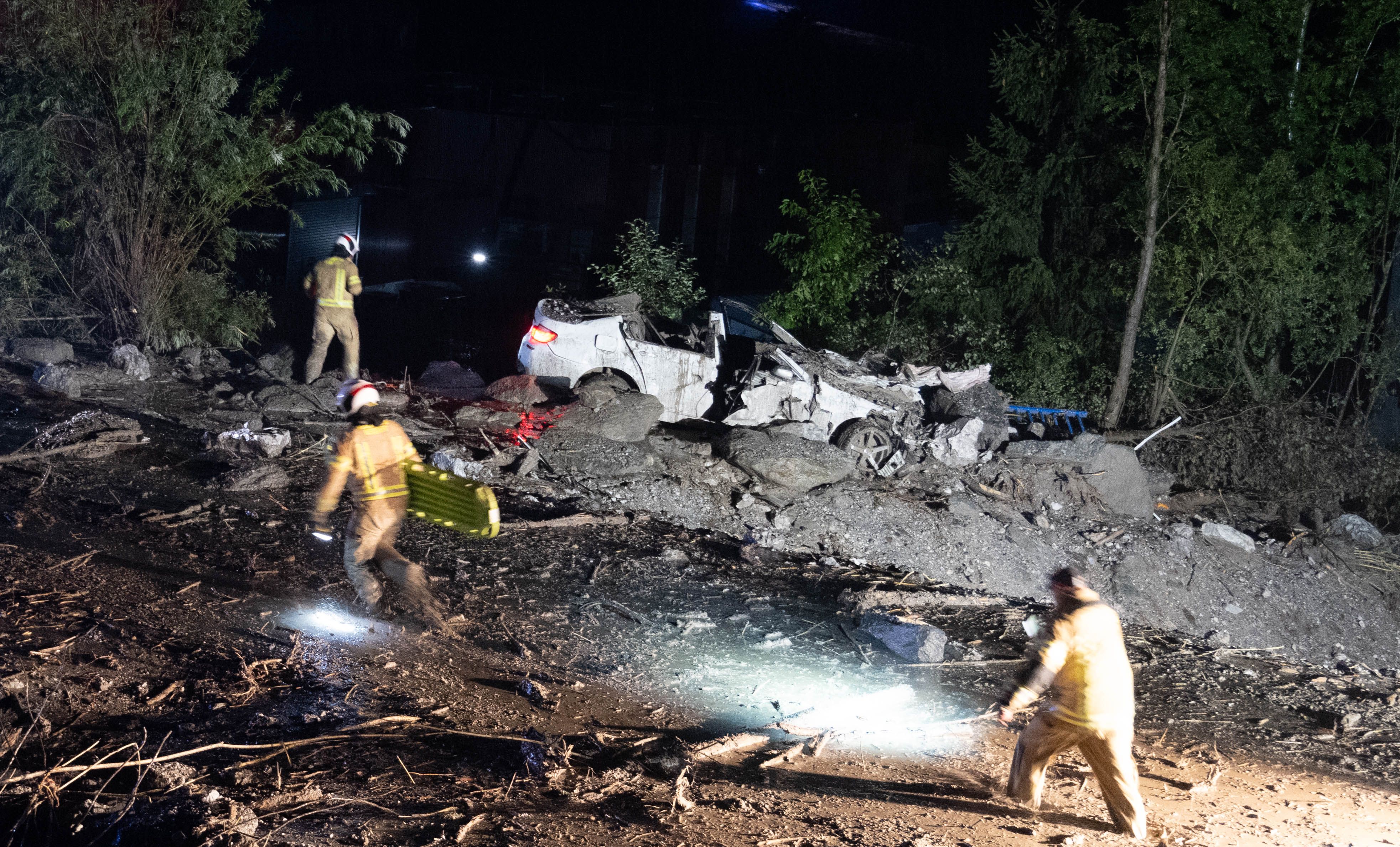 Der Wagen wurde einfach mitgerissen, der Lenker musste reanimiert werden.