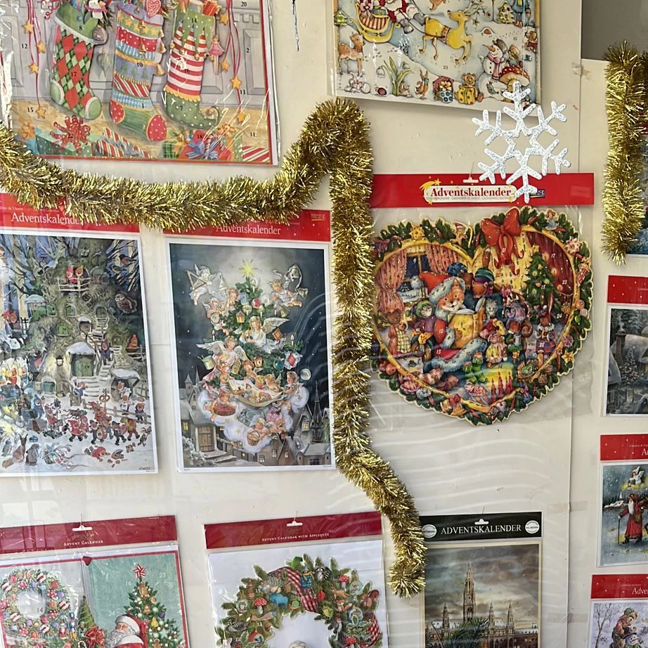 Wiener Shop verkauft im Juli Weihnachts-Deko