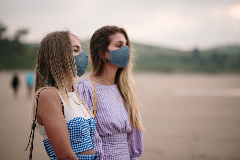 Eine neue Corona-Variante könnte alle Chancen auf einen unbeschwerten Sommer verhageln. Symbolbild