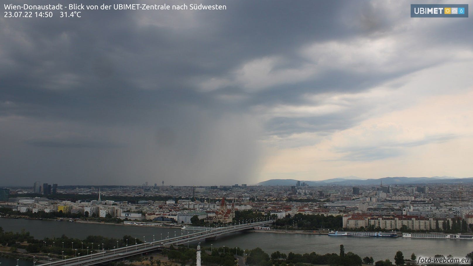 Die Meteorologen warnten vor möglich "heftigem Starkregen, Sturmböen und lokalem Hagel".