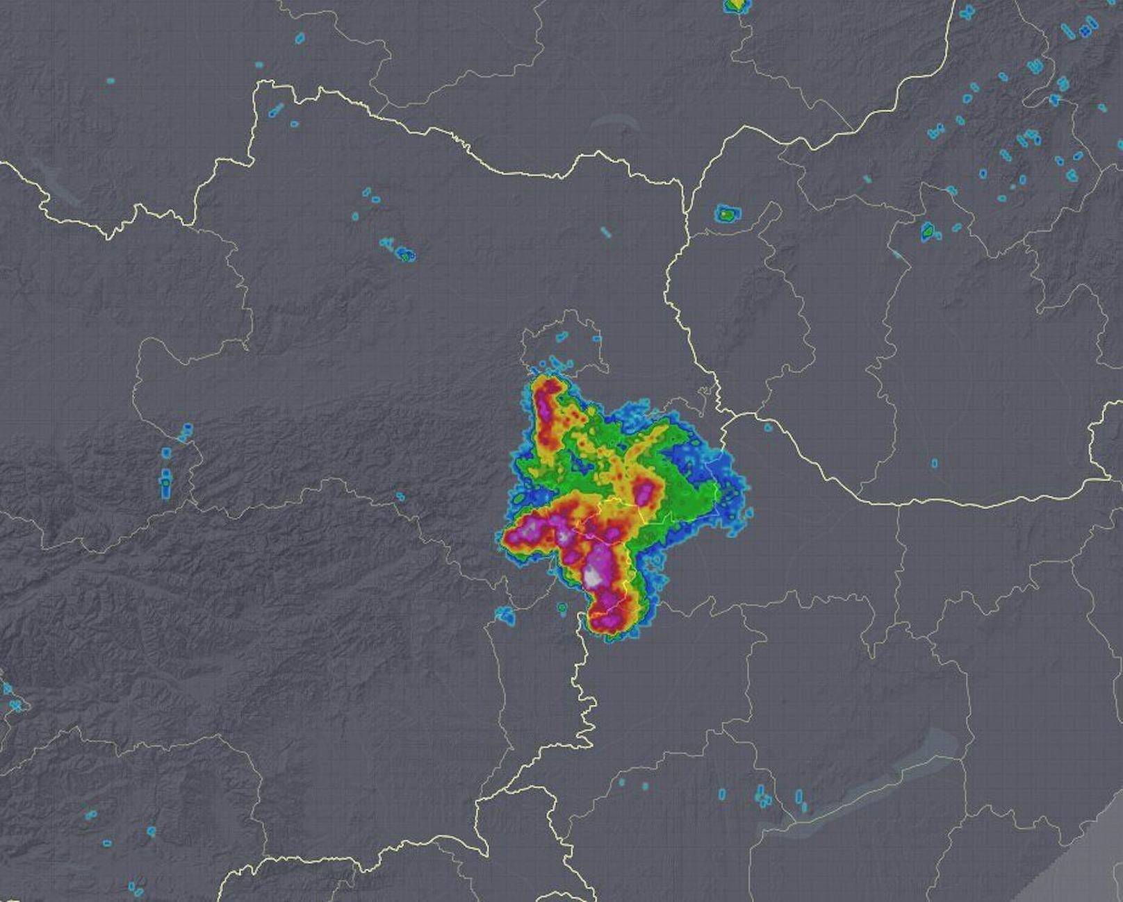 Radarbild des Gewitterkomplexes im Süden Wiens.