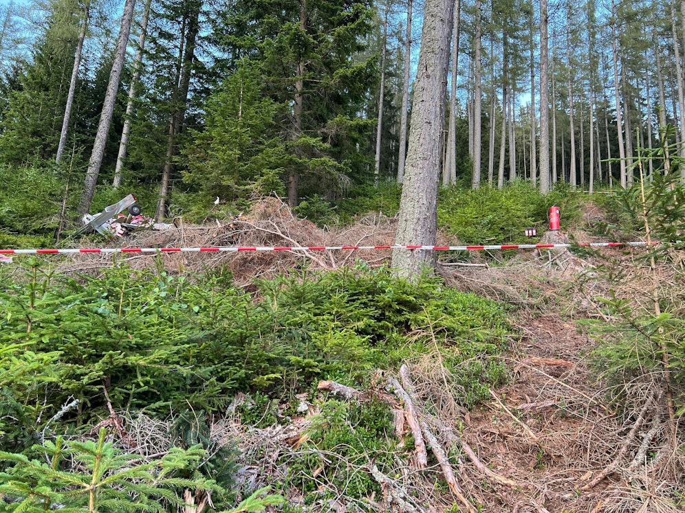 Ein Flugzeugabsturz im Wechselgebiet forderte am 23. Juli 2022 zwei Menschenleben. Der Pilot und ein Insasse waren sofort tot.