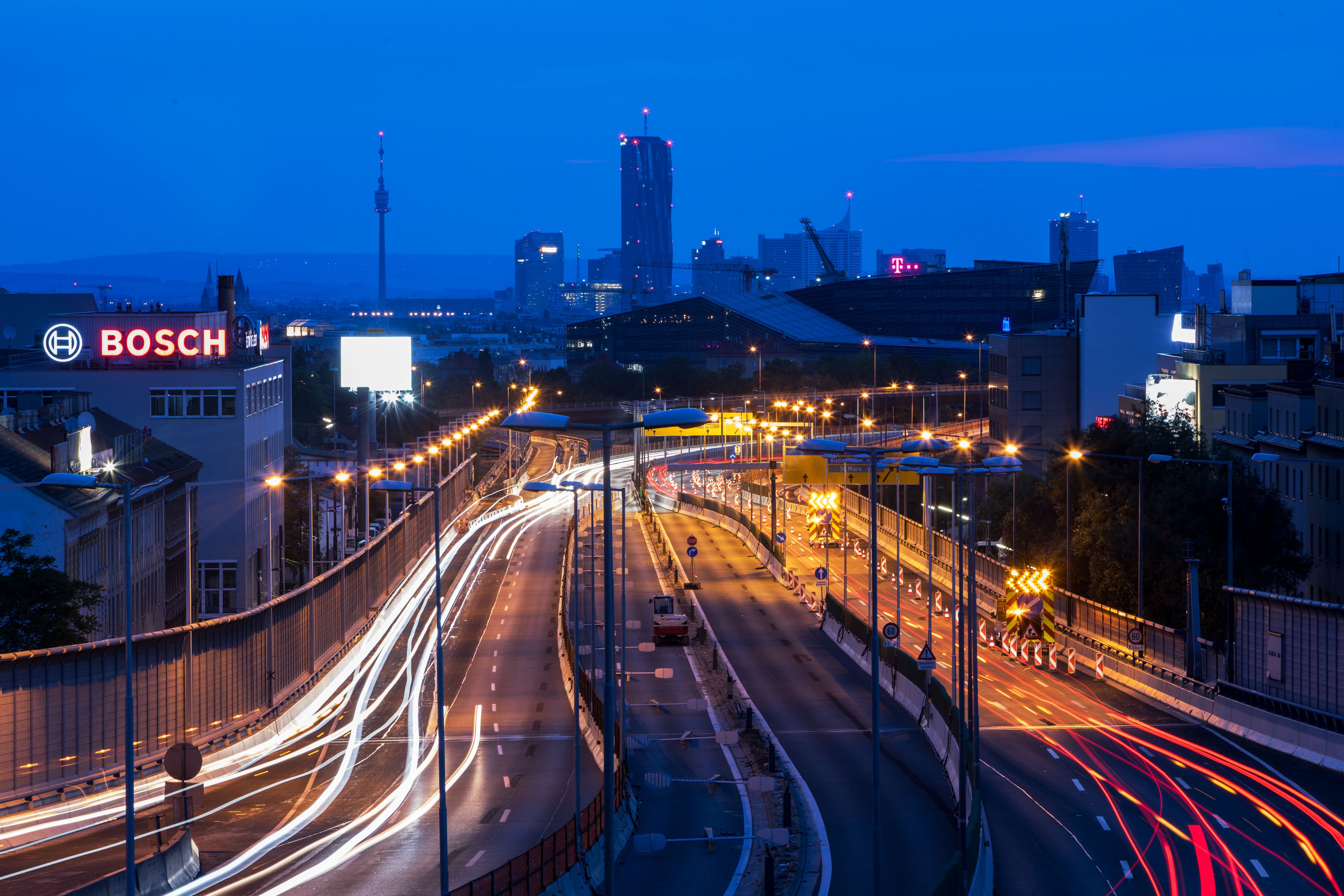 Drei Motorradfahrer lieferten sich ein Straßenrennen auf der A23.