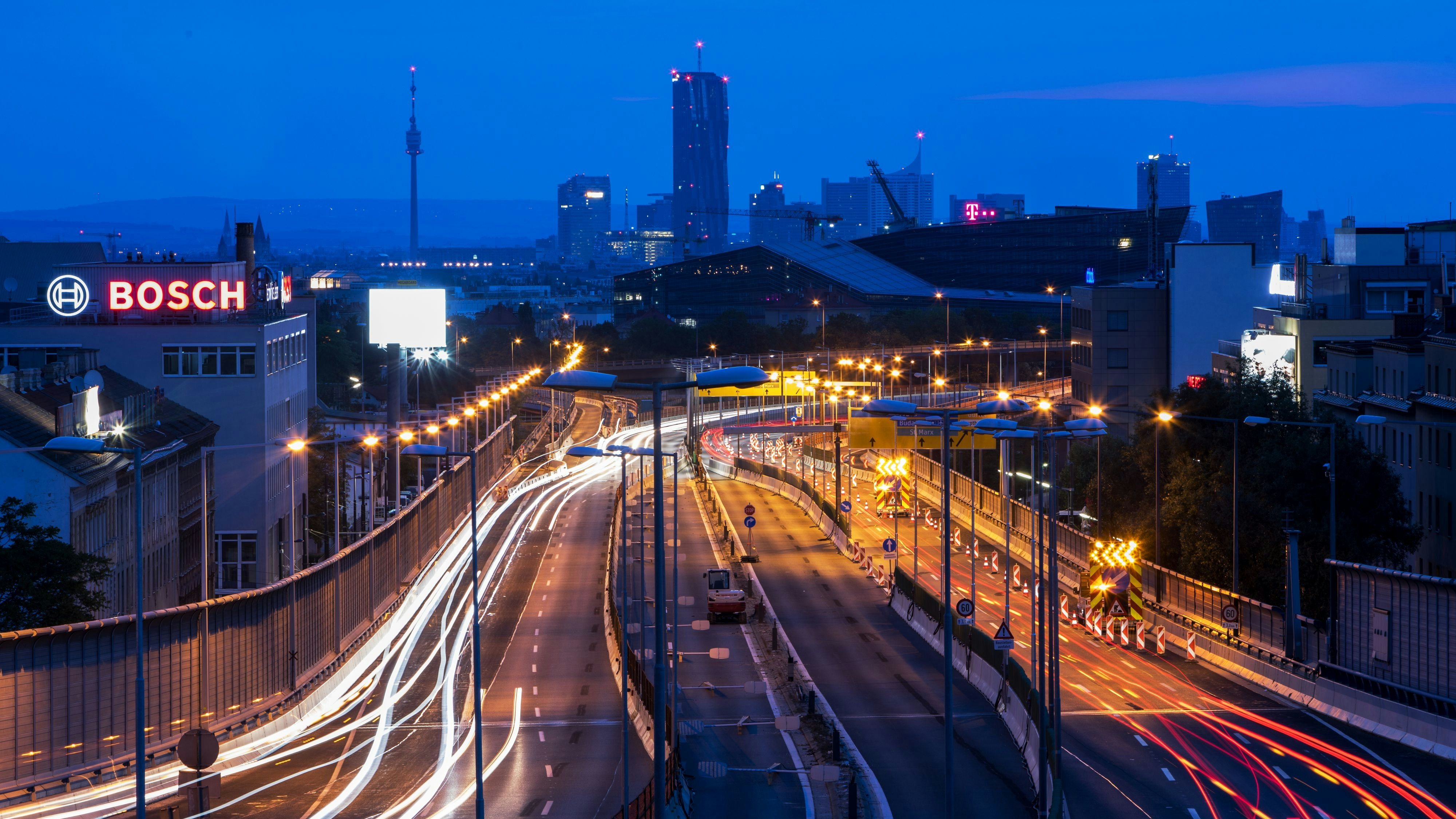 Drei Motorradfahrer lieferten sich ein Straßenrennen auf der A23.
