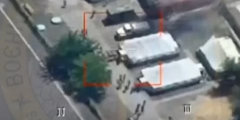 Drei russische Soldaten sollen bei dem Kamikaze-Angriff getötet worden sein.