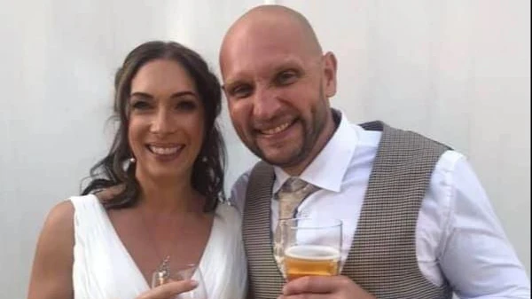 Tyrone Prades, hier mit seiner Frau Samantha, quälen seit fünf Jahren Darmwinde.