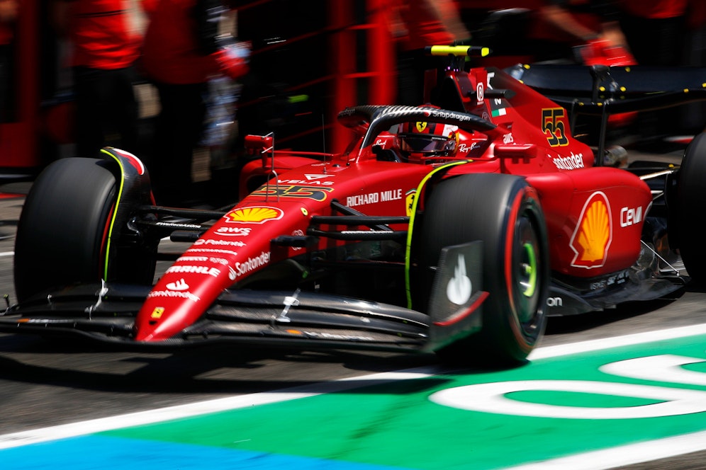 Carlos Sainz muss das Rennen am Sonntag aus der letzten Startreihe in Angriff nehmen. 