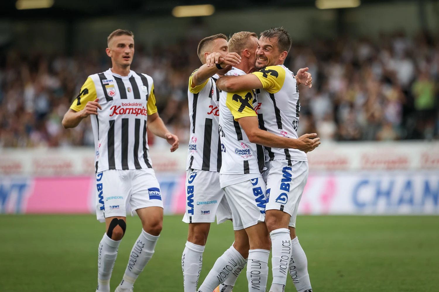 Der LASK jubelt gegen Austria Klagenfurt. 