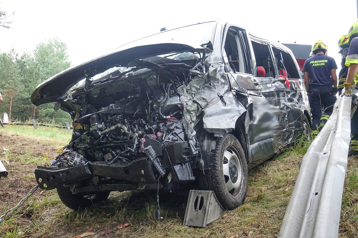 Schwerer Verkehrsunfall nach Sekundenschlaf