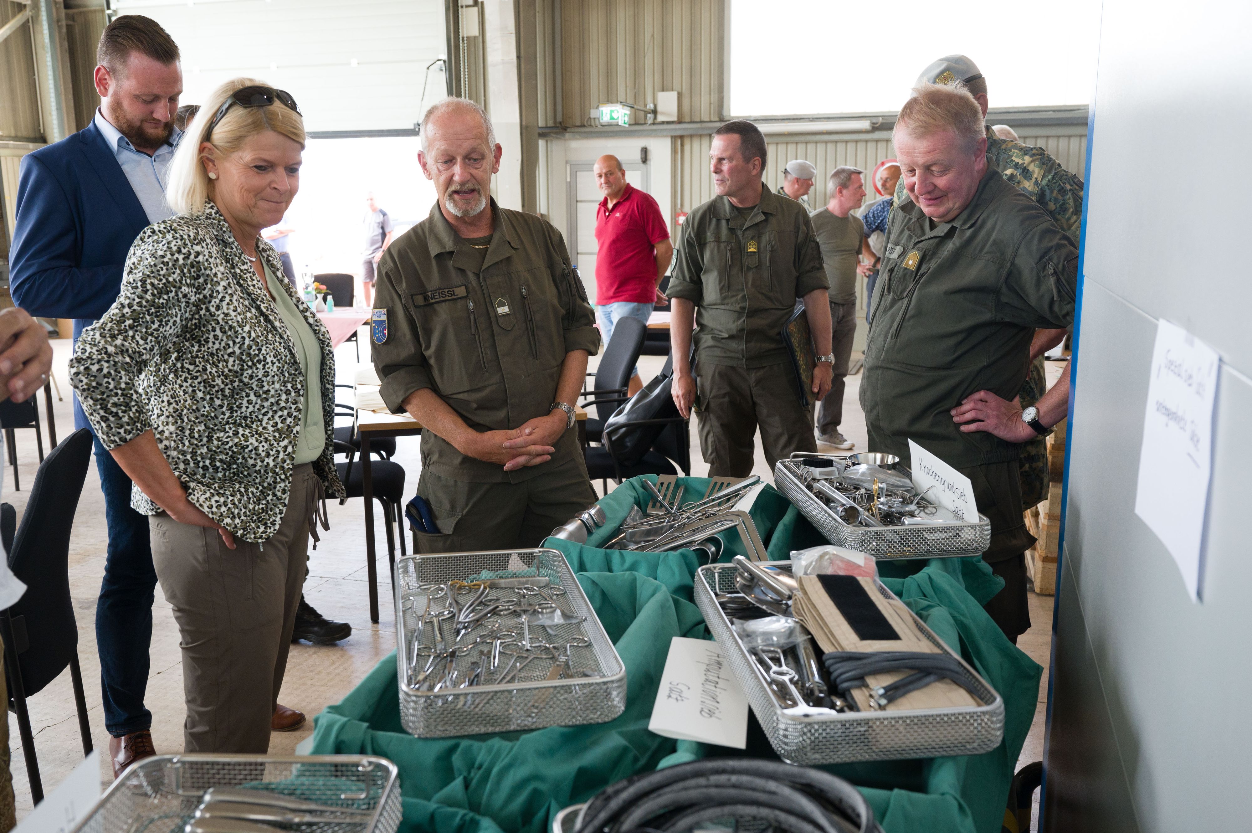 Verteidigungsministerin Tanner besuchte erstmalig das Sanitätslager in Eisenerz.