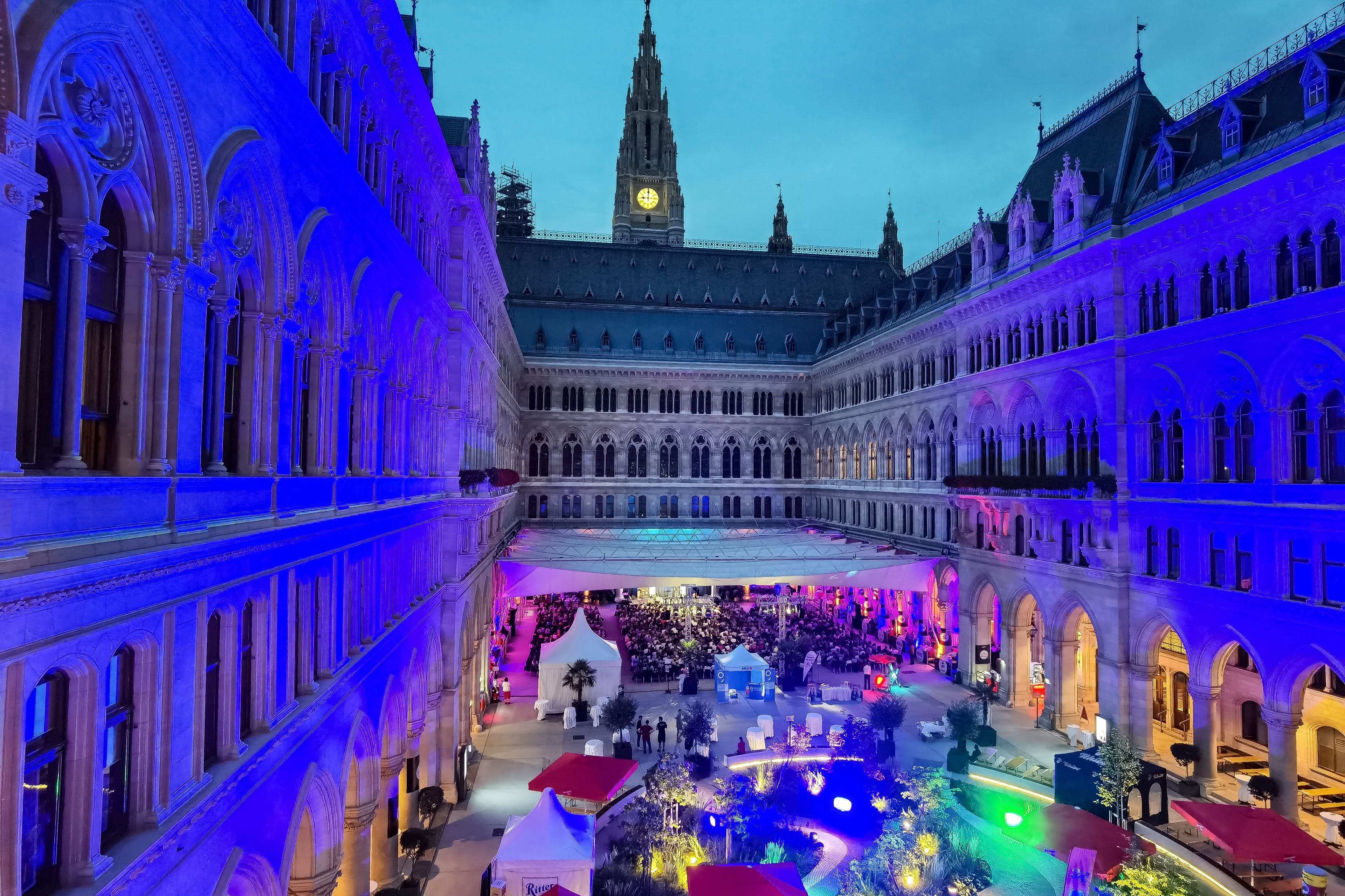 Das Wiener Kabarettfestival im Arkadenhof des Rathauses startet in seine 12. Saison.