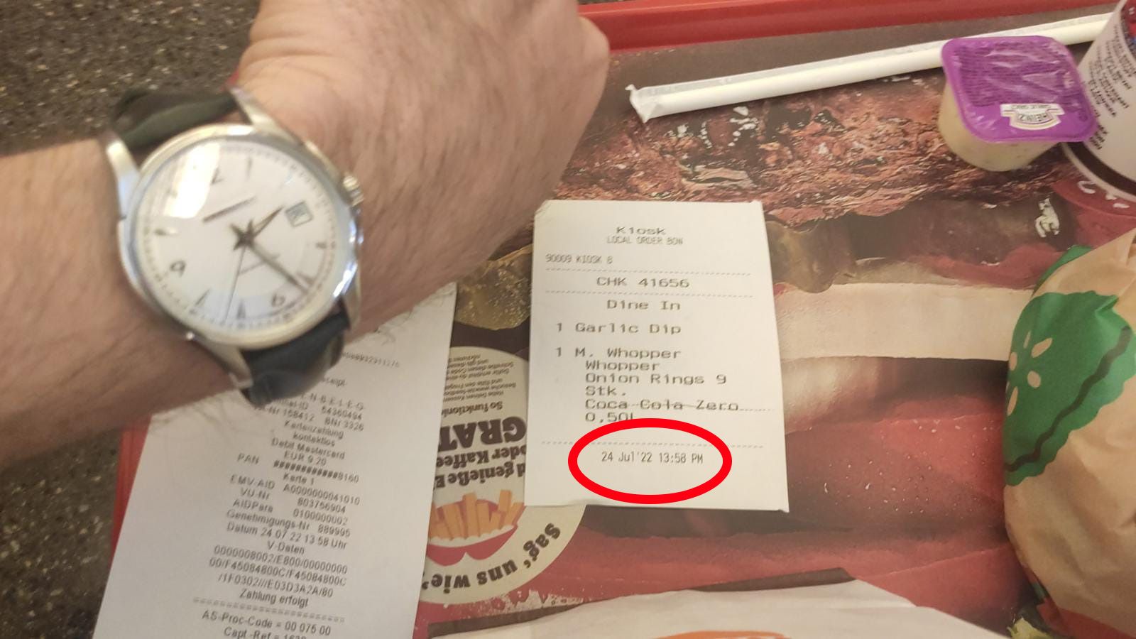 Zwischen der Bestellung seines Whopper-Menüs und der Ankunft verging eine halbe Stunde.