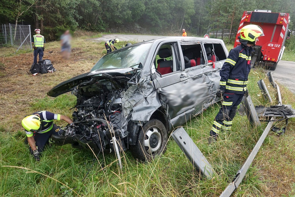Schwerer Verkehrsunfall nach Sekundenschlaf