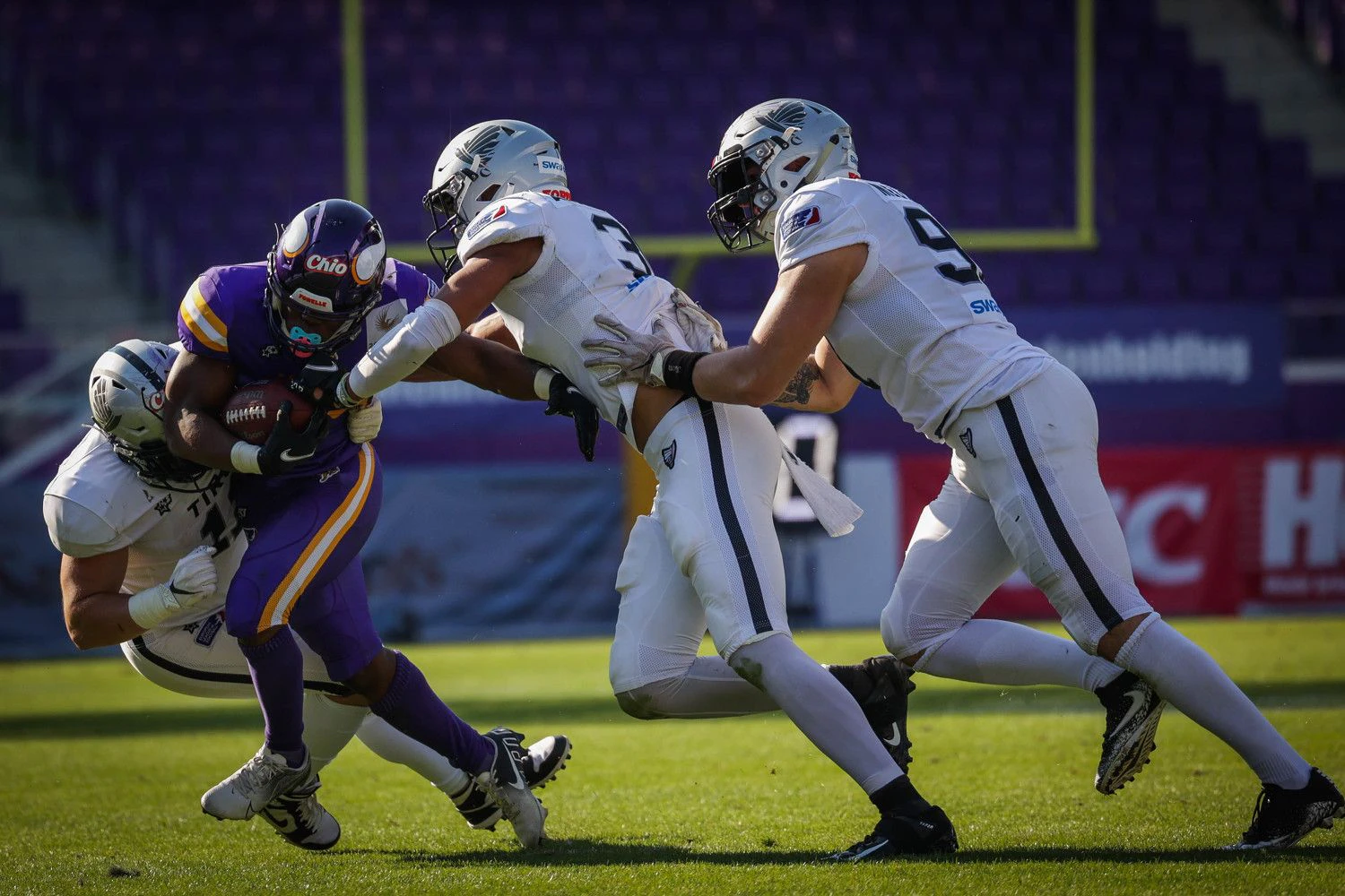 Harter Fight zwischen den Vikings und den Raiders.