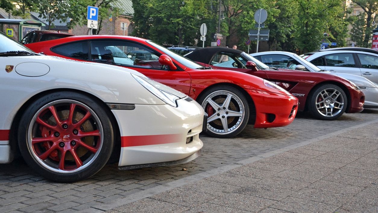 Die Polizei zog die Sportwagen-Fahrer aus dem Verkehr.