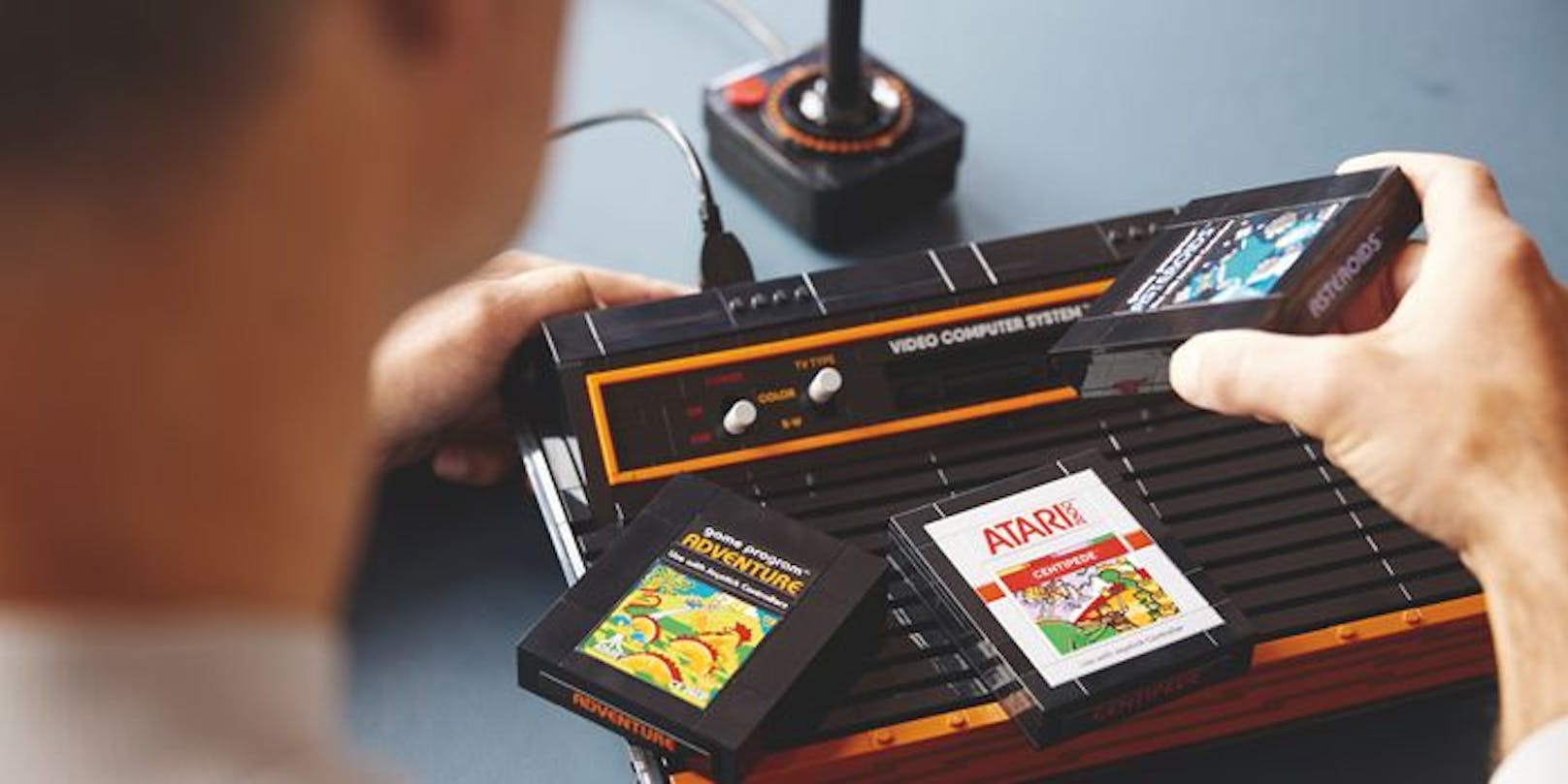 Neu aufgelegter Videospiel-Spaß mit dem LEGO Atari 2600 Set.
