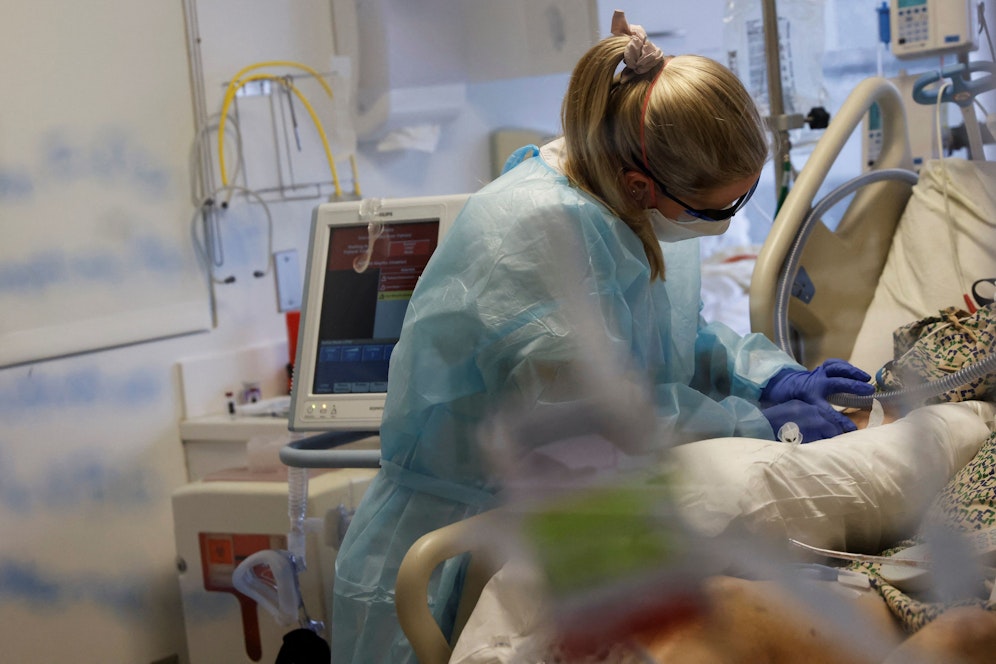 Die weiter sehr hohen Ansteckungszahlen bereiten den heimischen Spitälern massive Sorgen.