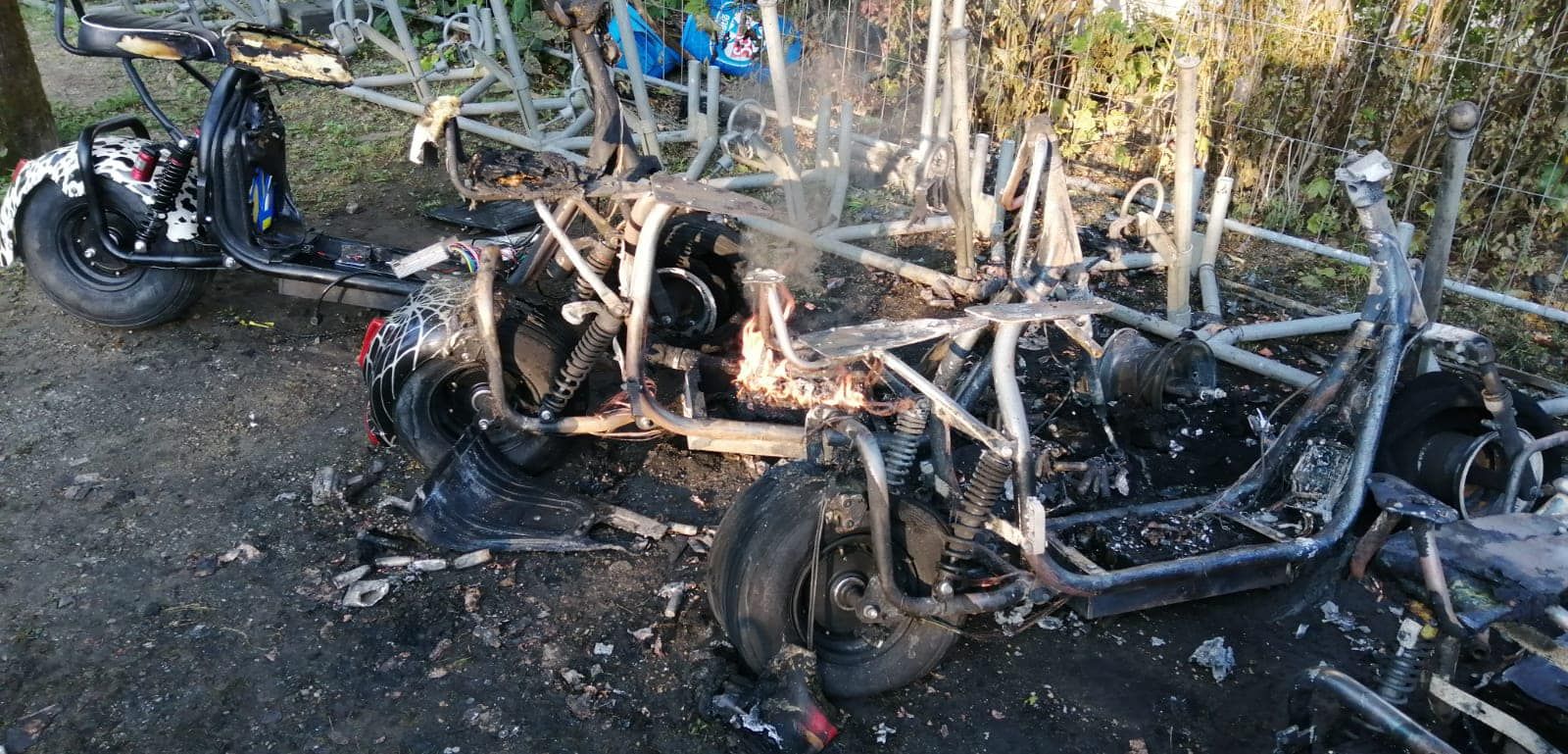 Akku explodierte, 5 E-Scooter in Klagenfurt abgefackelt