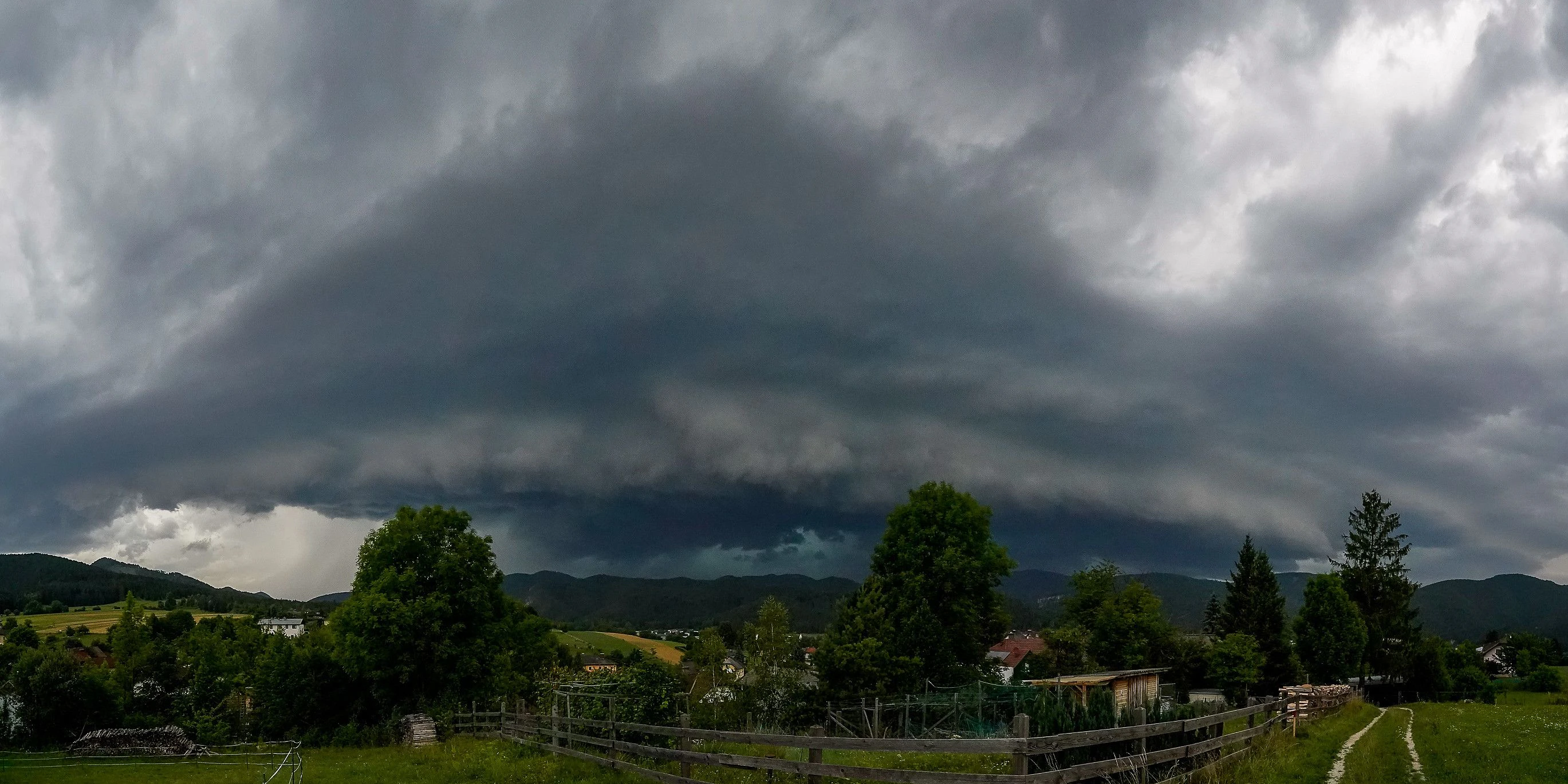 Schwere Hagel- und Starkregen-Unwetter beenden am Montagabend vorerst die Hitzewelle un Österreich.