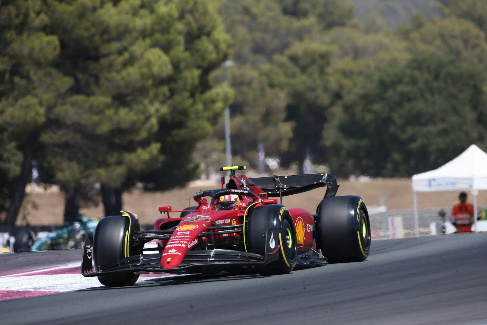 <strong>5. Carlos Sainz (Ferrari) - Note: 1</strong>. Großartige Aufholjagd des Spaniers, der wegen Unsafe Release eine 5-Sekunden-Strafe kassierte, dann auf Podiumskurs liegend, zum Stopp geholt wurde – P3 weg.