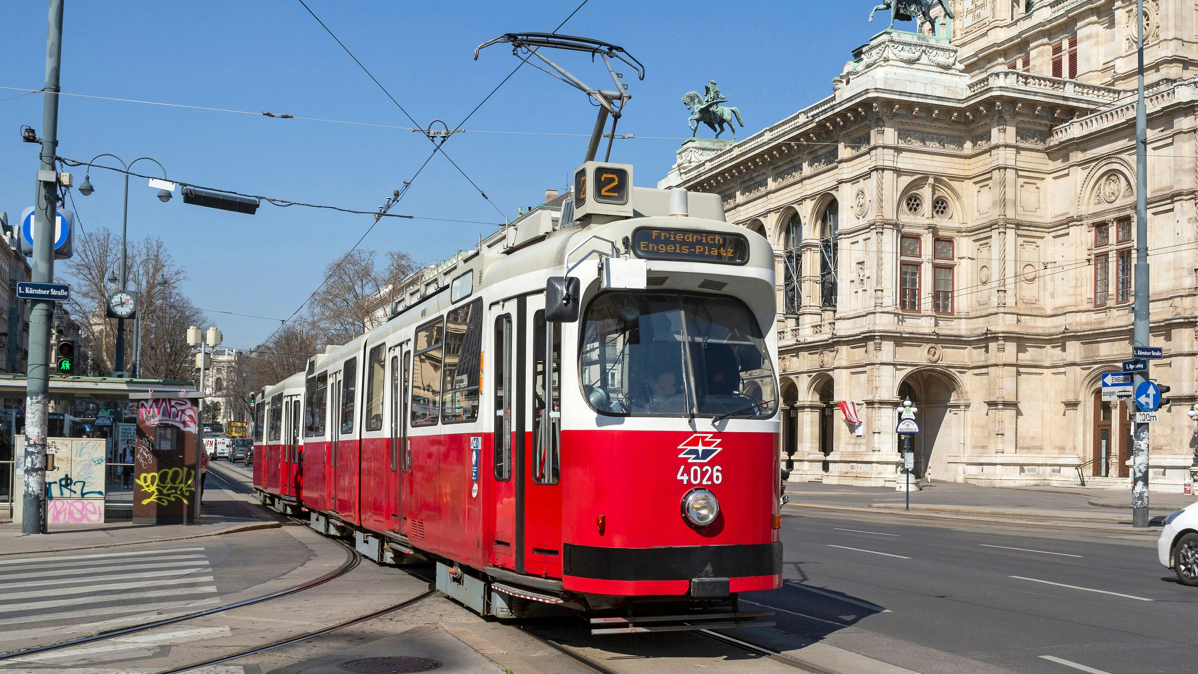 Download von www.picturedesk.com am 25.07.2022 (14:16).  Straßenbahn Linie 2, Wien, Österreich - 20220328_PD16040 - Rechteinfo: Rights Managed (RM)