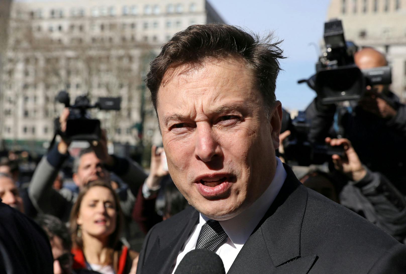 Nun wird sich zeigen, ob Musk zu einer Übernahme des Kurzbotschaftendienstes "gezwungen" werden kann.