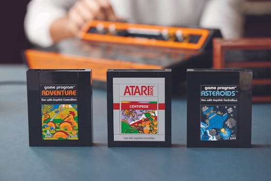 Das LEGO Atari 2600 Set  ist ab dem 01. August 2022 in LEGO Stores und auf www.LEGO.com/Atari erhältlich.