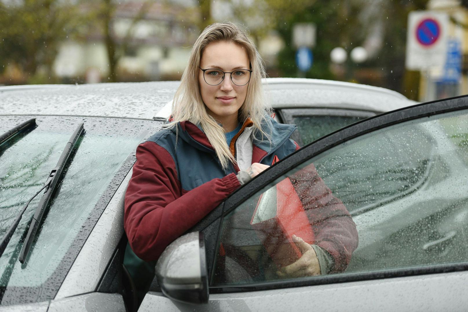 Die LKW-Fahrerin Christina Schlömmer (26) aus Bad Goisern bekam 6.000 Euro von ihrem ehemaligen Arbeitgeber nachbezahlt.