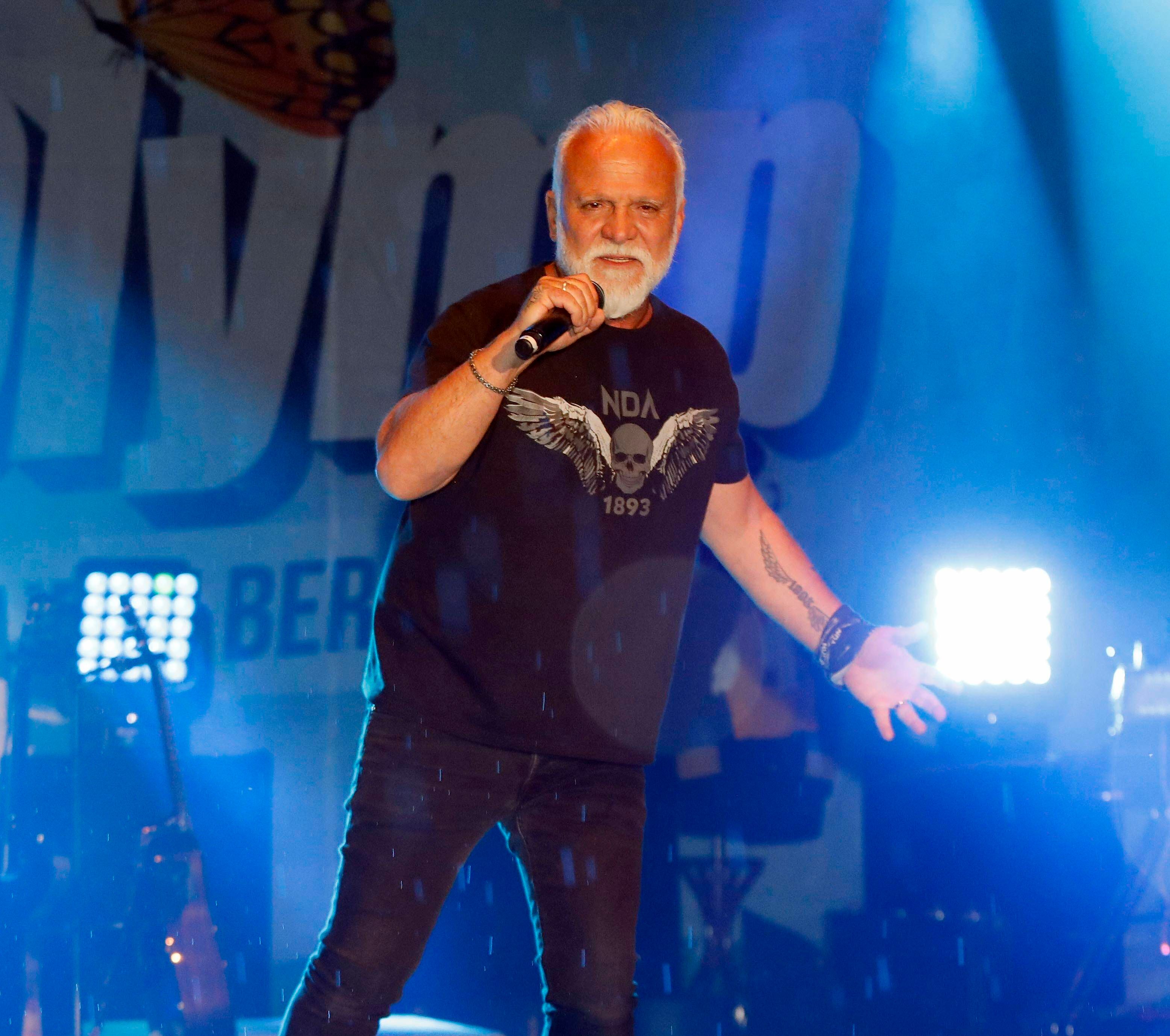 Nino de Angelo hört auf.