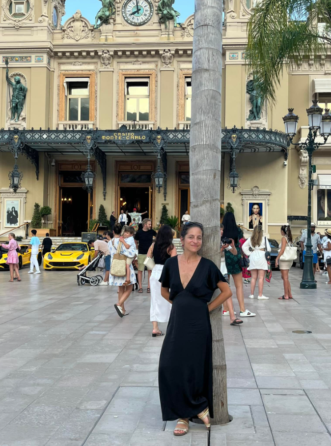 Bis Montagabend war die Kabarettistin noch in Frankreich.