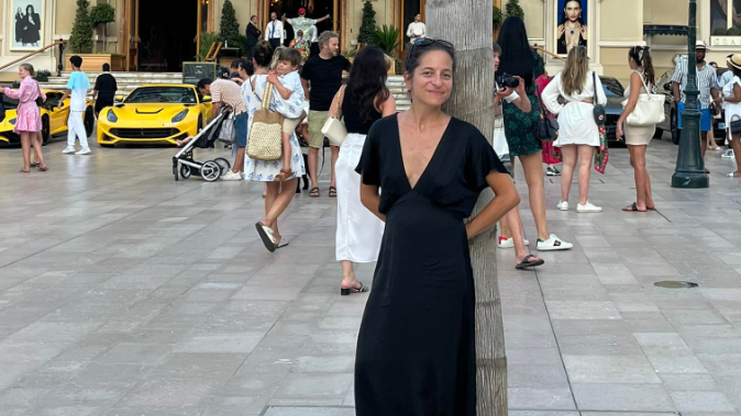 Bis Montagabend war die Kabarettistin noch in Frankreich.