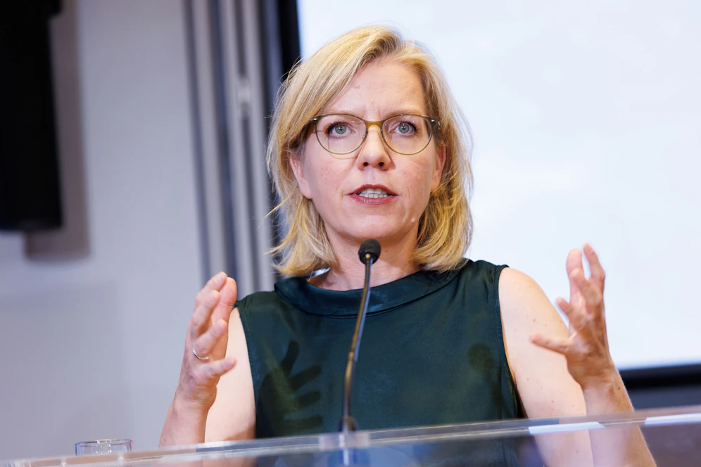 Umweltministerin Leonore Gewessler will den Ausbau von erneuerbaren Energien fördern. Archivbild. 