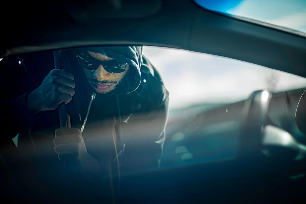 Ein Steirer döste in seinem Auto, als ein Mann versuchte, einzubrechen. 