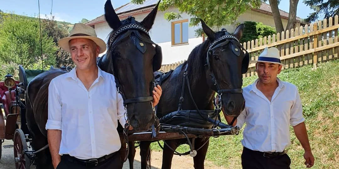 Die Brüder Thomas (li.) und Michael Wolf mit ihren Pferden.