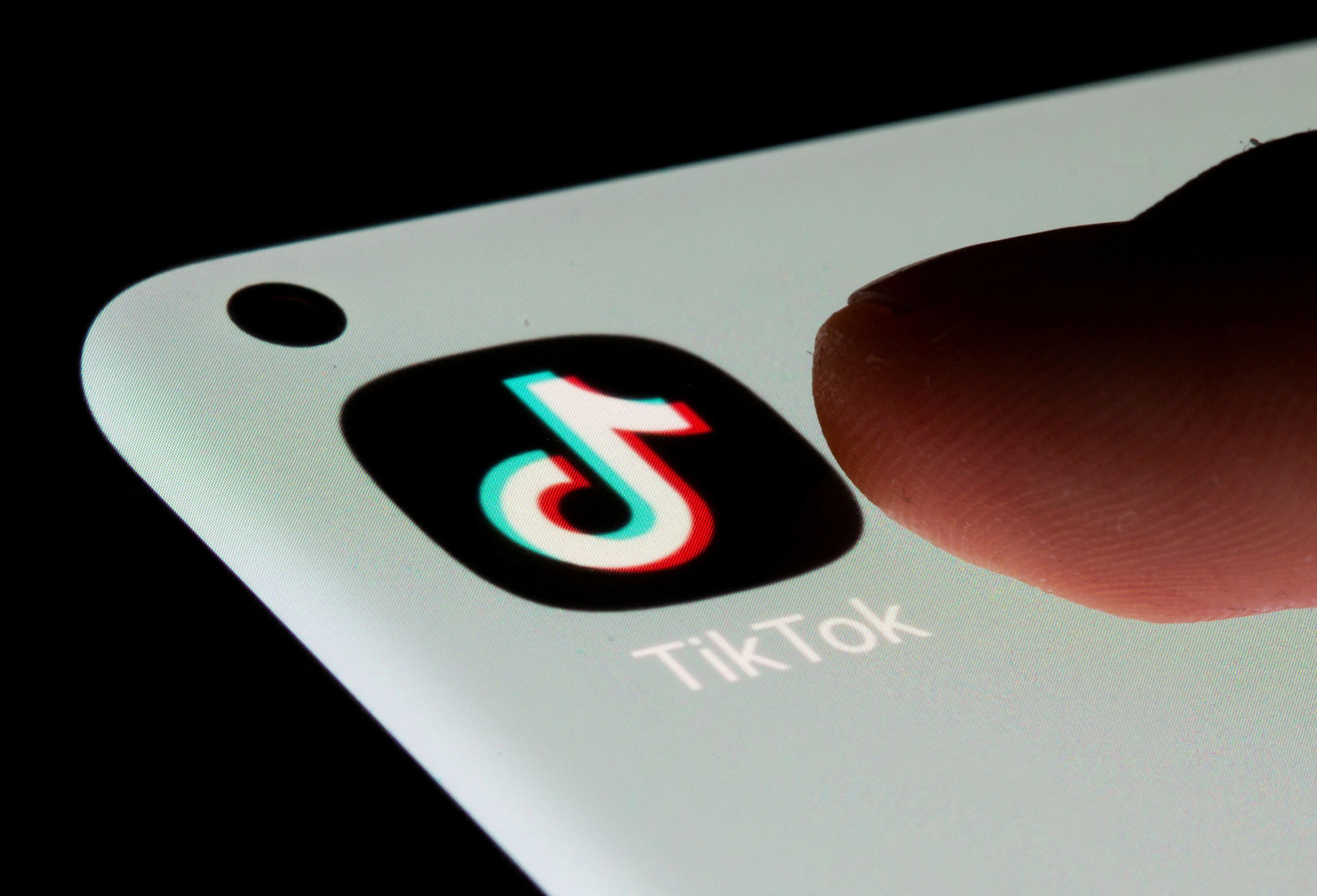 Auf Tiktok gibts zahlreiche Investment-Tipps.  Doch viele versprechen nur das Blaue vom Himmel und das Geld ist futsch.