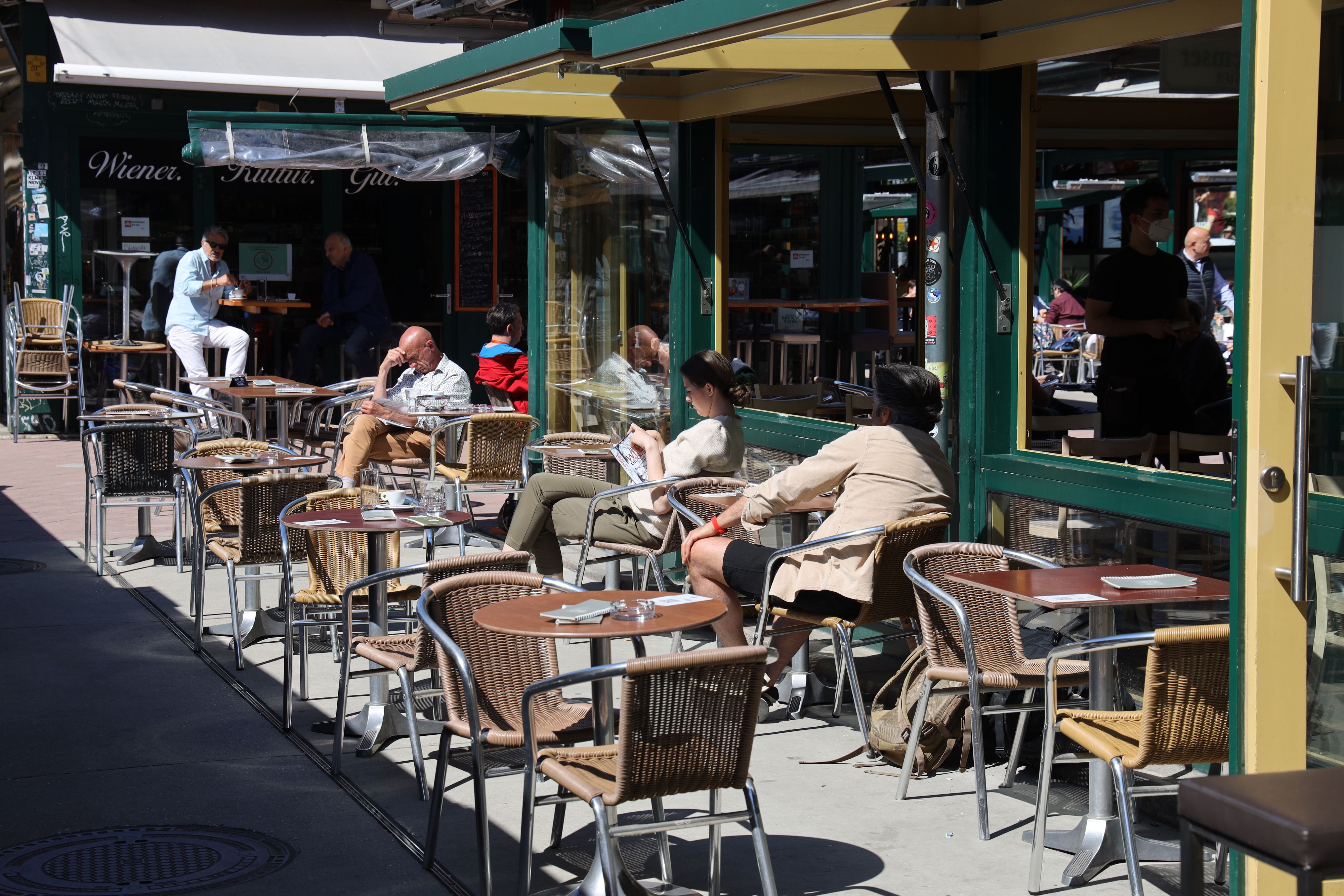 Infizierte dürfen ab 1. August in die Gastro, dort aber weder etwas essen, noch etwas trinken.