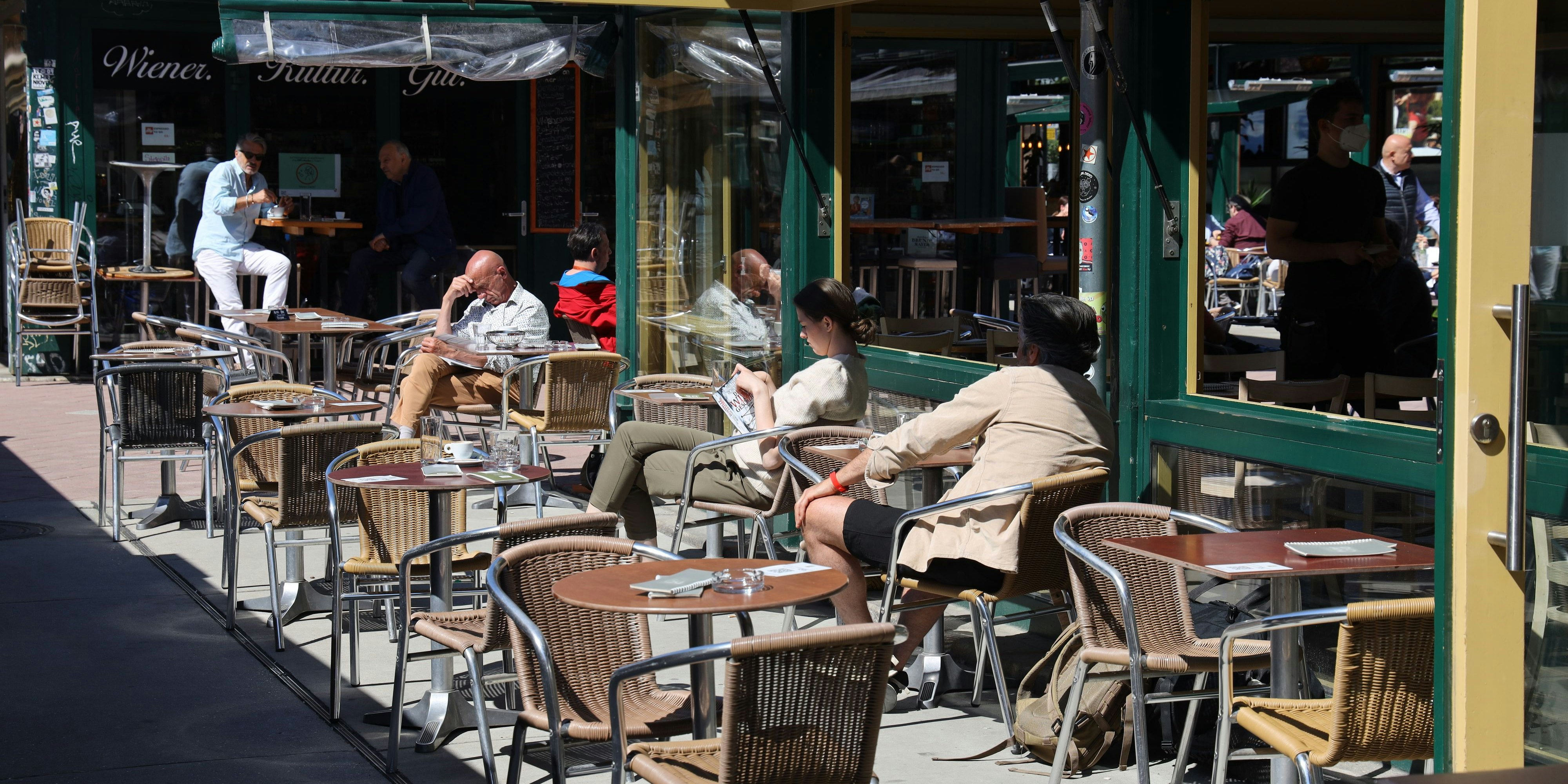 Infizierte dürfen ab 1. August in die Gastro, dort aber weder etwas essen, noch etwas trinken.
