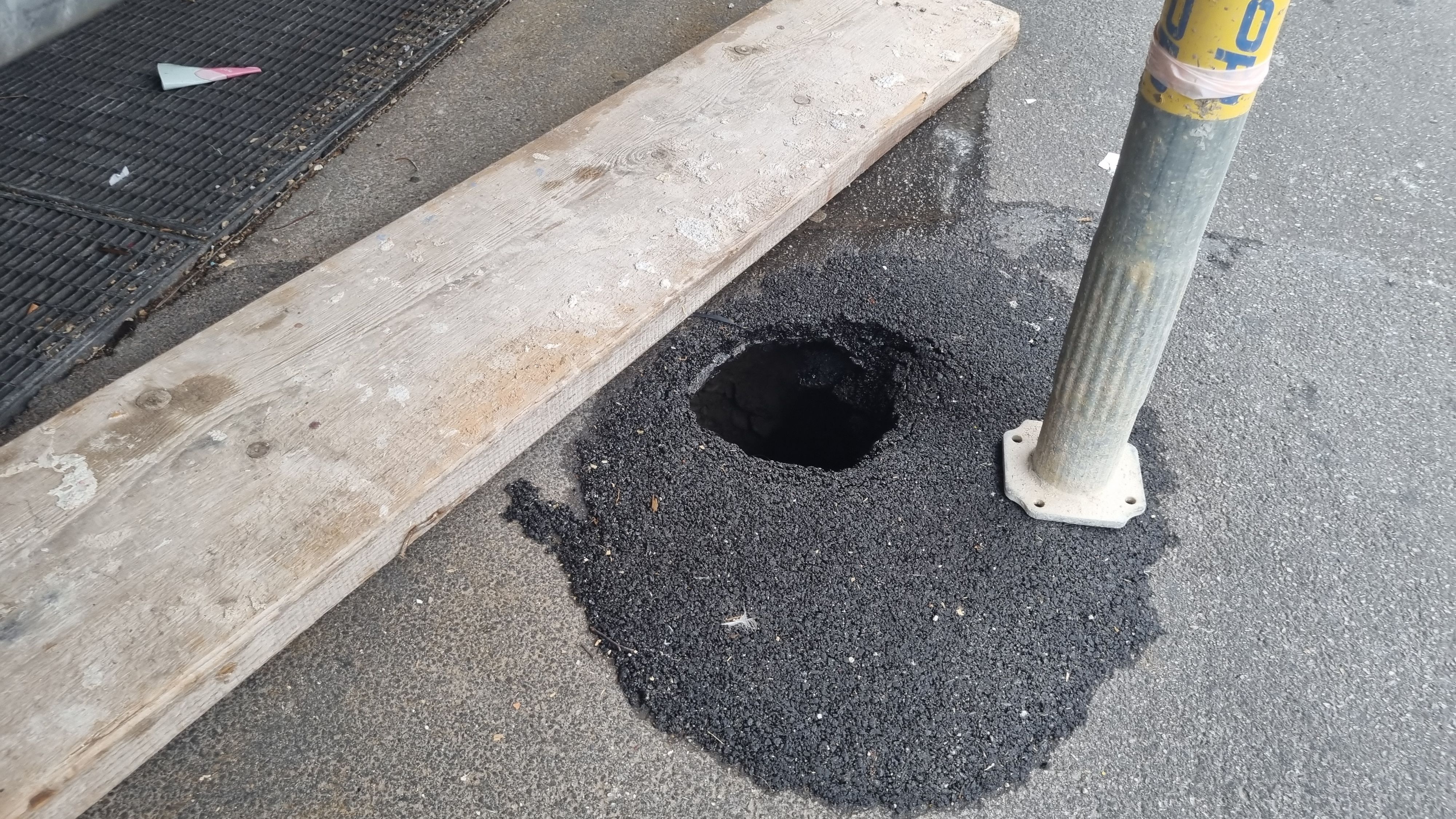 Laut Magistrat Linz gab es in letzter Zeit mehrere Fälle hitzebedingter Löcher im Asphalt.