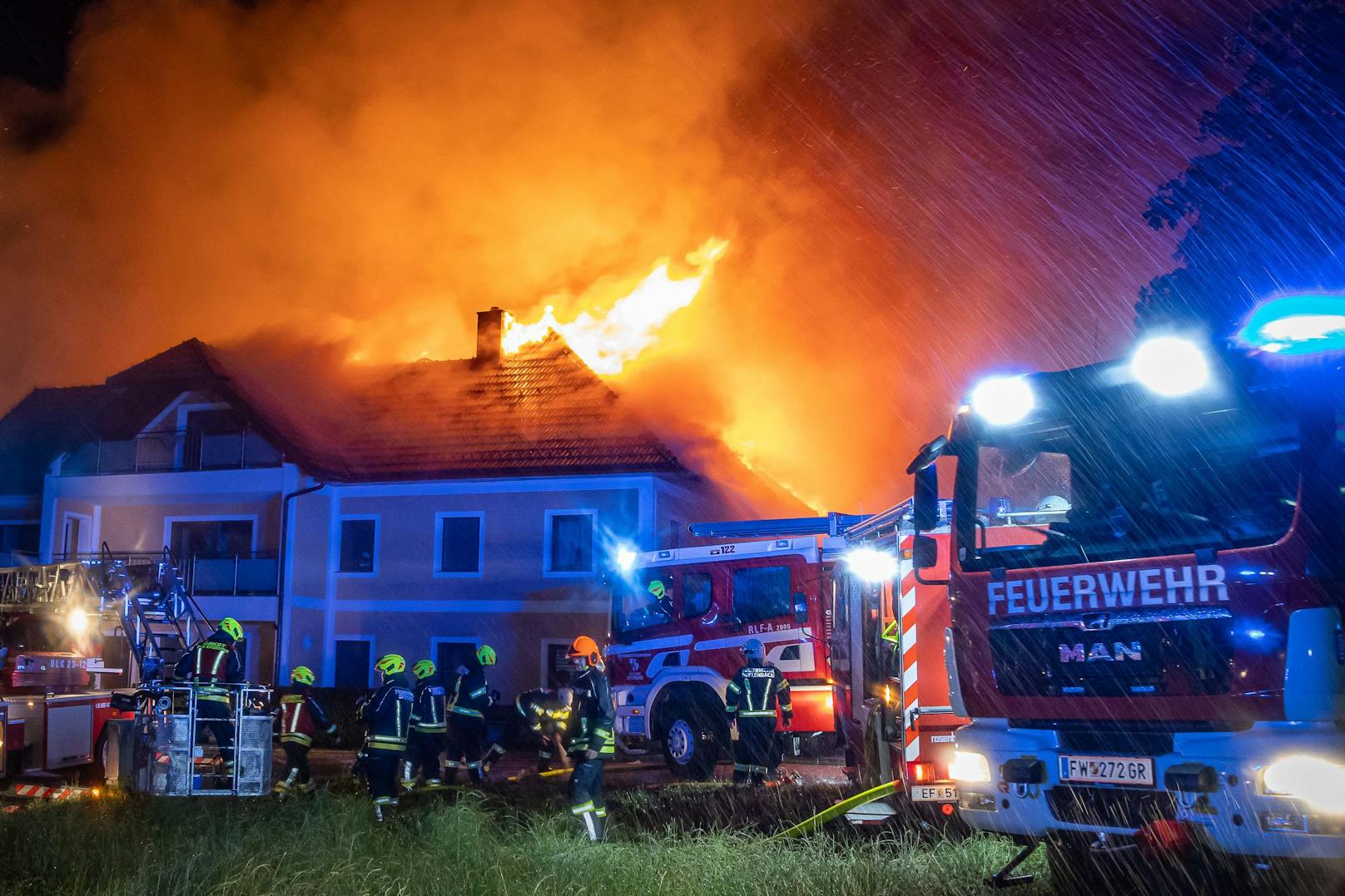 Ausgelöst hat den Brand ein Blitzschlag.