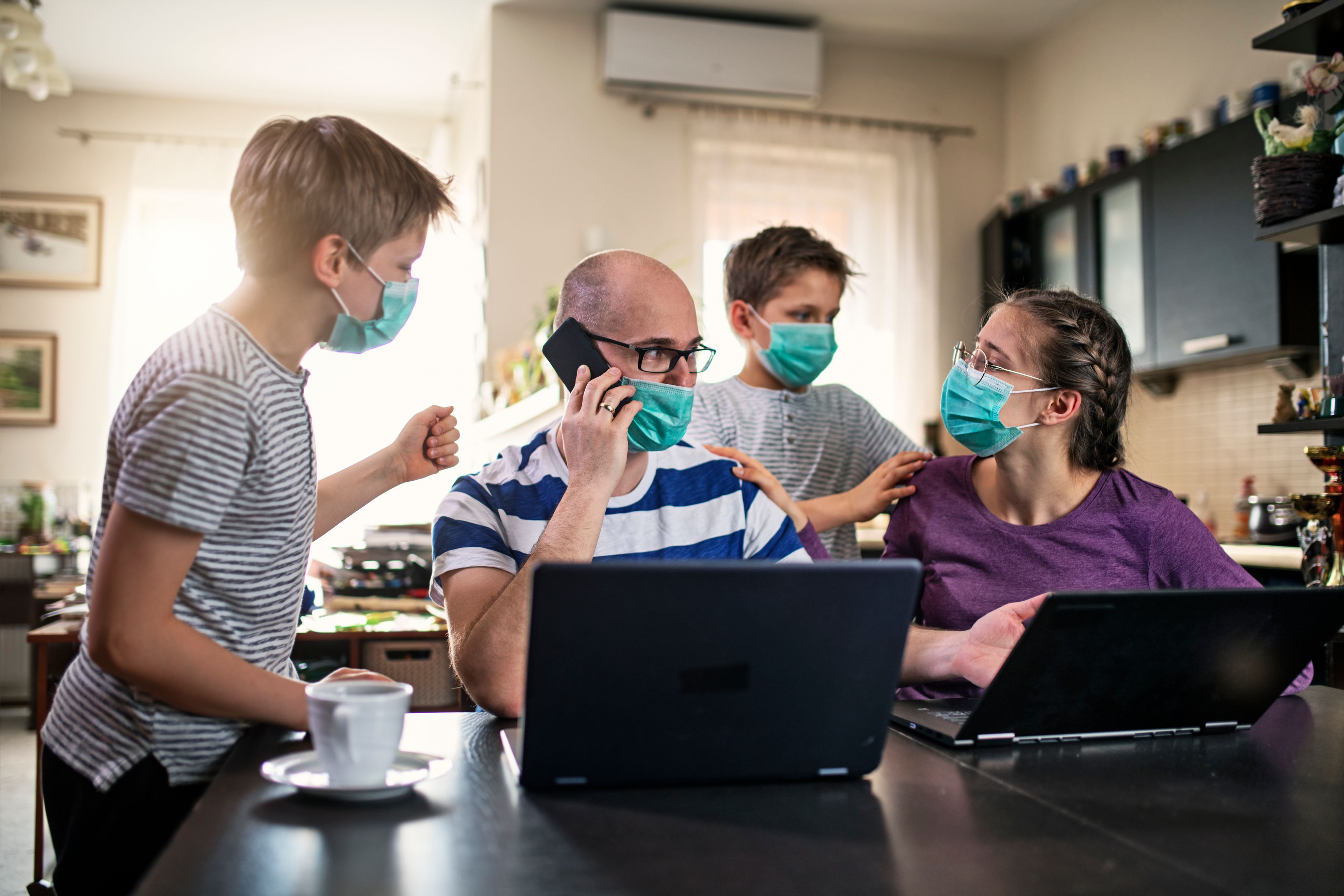 Die Verordnung sieht die Maskenpflicht auch in den eigenen vier Wänden vor. Symbolbild. 