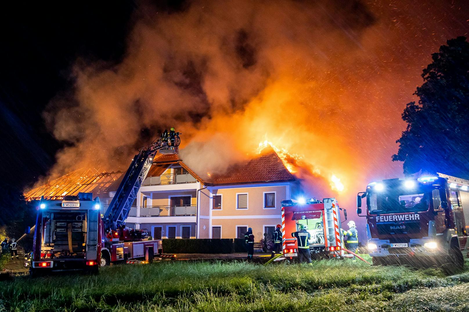 Das Haus stand in Vollbrand und konnte nicht mehr gerettet werden.